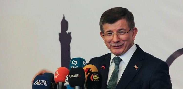 داود أوغلو: أردوغان يغير رأيه كل يوم