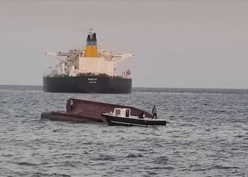 ناقلة يونانية تصطدم بزورق تركي في البحر المتوسط