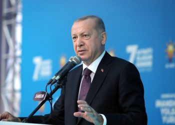 أردوغان يهدد: مصير تركيا والعدالة والتنمية واحد!