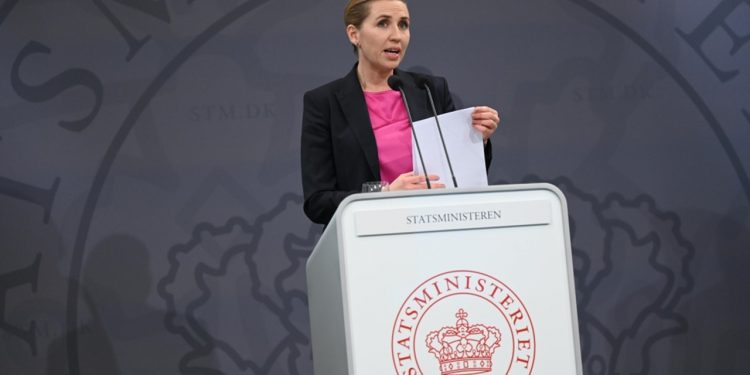 الدنمارك ترصد إصابة 214 شخصاً بفيروس كورونا المتحور عبر حيوان المنك