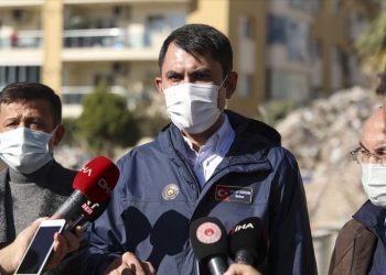 زلزال إزمير دمر 342 مبنى وأضر 4 آلاف أخرى