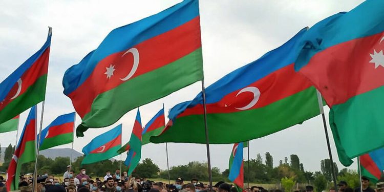 أذربيجان تحذر أرمينيا من استخدام القنابل الفسفورية