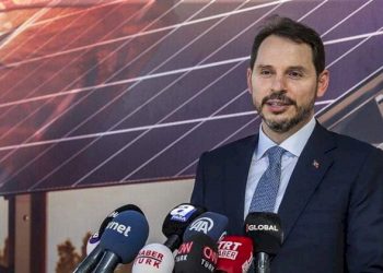 تركيا: صهر أردوغان يتخذ أول إجراء بعد قبول أردوغان استقالته