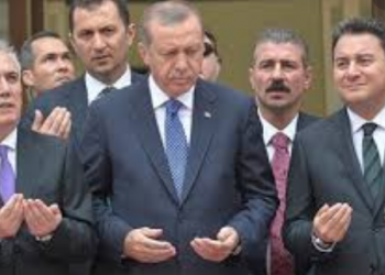 باباجان يتهم أردوغان بسرقة خطاباته