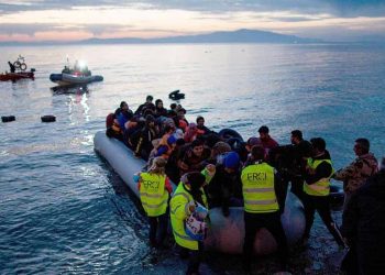 اليونان تستقبل قاربا لفارين من تركيا بينهم برلماني وصحفي