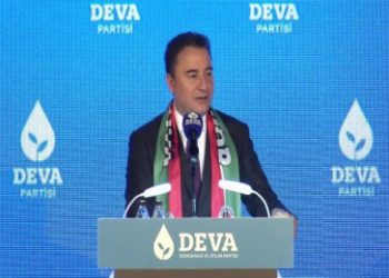 باباجان: أردوغان جعل تركيا “دولة سجناء الرأي” ودمر الاقتصاد