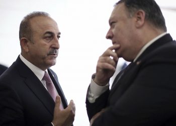 جاويش أوغلو يناقش مع بومبيو قرار العقوبات على تركيا