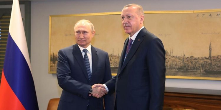 صحفي تركي: عادينا حلفائنا للتعاون مع دولة قتلت جنودنا!