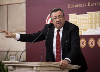 برلماني تركي لحزب أردوغان: سترحلون رغم أنفكم