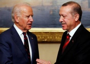 كاتب تركي يسخر من أردوغان بعد انقلابه على ترامب