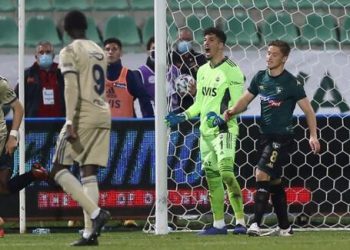 فنربخشه يسحق دينيزلي سبور بهدفين نظيفين