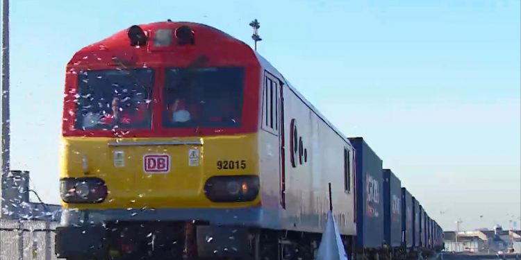 يمر عبر قارتين ويقطع بحرين.. أول قطار تصدير يغادر تركيا إلى الصين