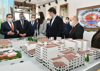 تركيا.. عمدة بلدية يخرق إجراءات الحجر الصحي بشكل فج