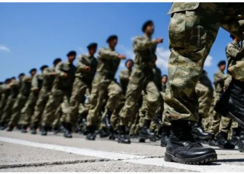 تركيا.. تحقيق مع جندي بعد أن غنى بالكردية