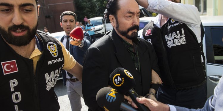 تركيا.. القبض على 23 من أتباع عدنان أوكتار