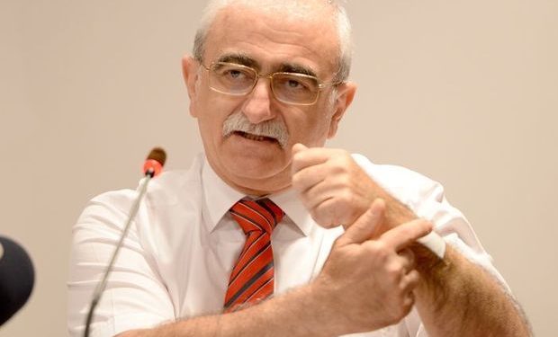 جراح قلب تركي: الممتنعون عن تناول اللقاح الصيني “خونة”!