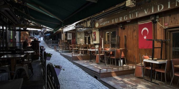 اقتصاد أنقرة في مأزق.. العجز التجاري يقفز إلى 5 مليارات بنسبة 154%