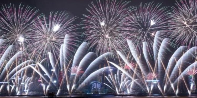 فيروس كورونا: فرنسا تحشد مئة ألف شرطي لمنع تجمعات ليلة رأس السنة