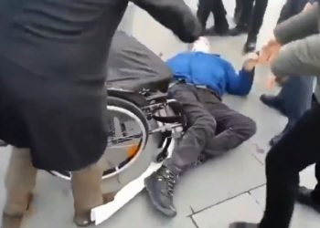 تركيا.. برلماني كردي مُقعد تحت أقدام الشرطة