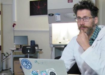 إلقاء عالم روسي شارك بأبحاث كورونا من الطابق الـ 14!