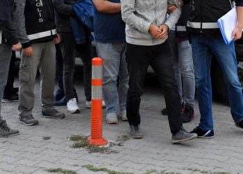 تركيا.. اعتقال 104 من الجيش والشرطة وفصل 848!