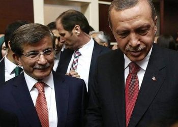 داود أوغلو لأردوغان: من هو حاكم تركيا الحقيقي؟