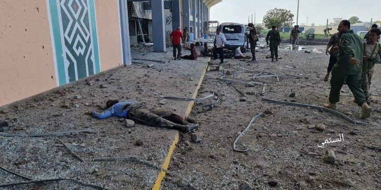 قتلى بانفجار عنيف يضرب مطار عدن لحظة وصول الحكومة الجديدة