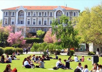 تركيا.. طلاب جامعة الشرق الأوسط التقنية يتضامنون مع طلاب البوسفور