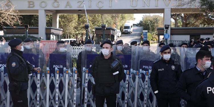 محامية طلاب جامعة البسفور: موكلي تعرضوا للتفتيش عراة