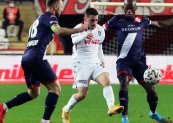 طرابزون يتعادل مع أنطاليا سبور بهدف في الدقيقة الأخيرة