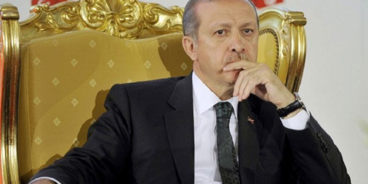 كاتب خطابات أردوغان السابق يحذره من “كارثة”!