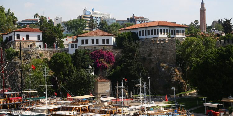 إتمام نقل إدارة ميناء أنطاليا التركي إلى شركة قطرية