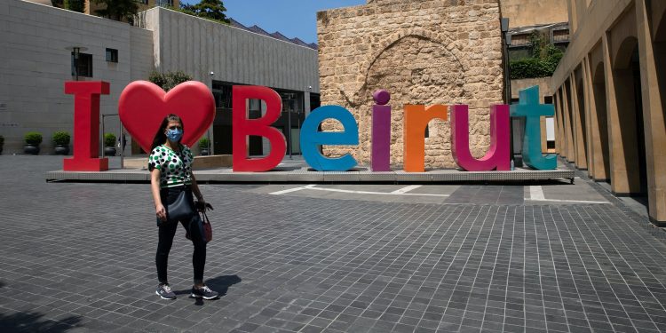 وسط ارتفاع “مخيف” في إصابات كورونا..لبنان يبدأ إغلاقًا عامًّا