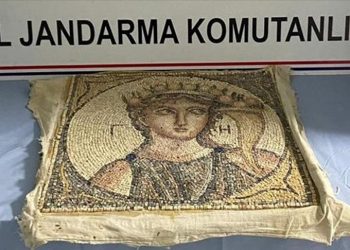 تركيا.. استعادة فسيفساء عمرها 2000 عامًا قبل بيعها في إزمير