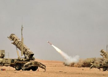 السعودية تعلن تدمير صاروخ “حوثي” في سماء الرياض
