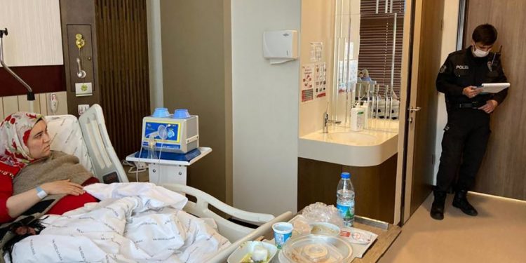 برلماني تركي: ماذا تفعل الشرطة بغرفة سيدة بعد الولادة؟