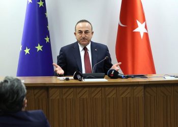 جاويش أوغلو: الاتحاد الأوروبي مد يده إلى تركيا