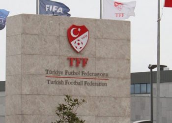 بعد فسخ تعاقد بي إن سبورت.. الأندية التركية تغرق في الديون