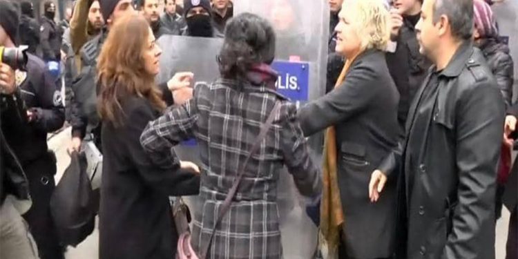 تركيا.. اعتقال محتجين تظاهروا ضد تعيين رئيس جامعة بوغازيجي