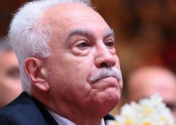 رفضًا لتقديس زعيمه.. استقالة 108 أعضاء من حزب الوطن التركي