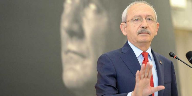 صحفي: إستراتيجية كليجدار أوغلو ناجحة في مواجهة أردوغان