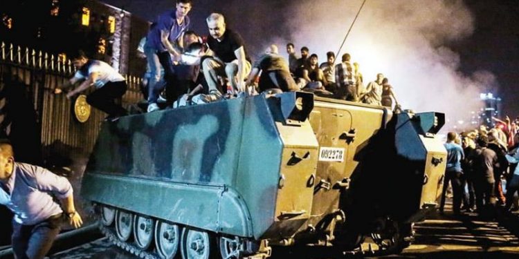 أقارب ضحايا انقلاب تركيا قلقون من حرمانهم من التعويضات!