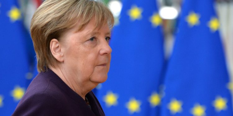 كيف تعتني المستشارة الألمانية بشعرها في “زمن كورونا”؟