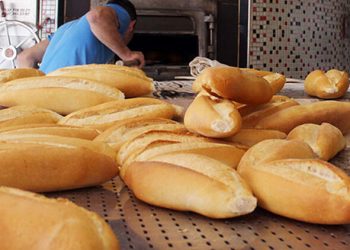 تركيا.. محافظ كوجايلي يحتج على ارتفاع سعر الخبز ويرفع دعوى قضائية!