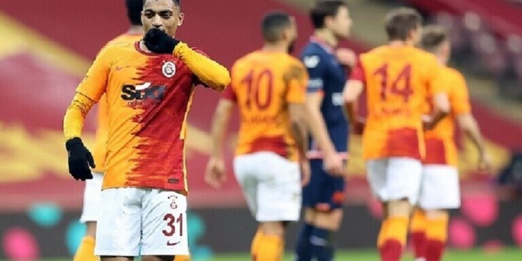 مصطفى محمد يحذر نجم الأهلي المصري بعد تجاوزه في حق والدته (فيديو)