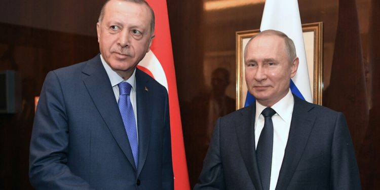 بوتين وأردوغان يبحثان أفق تصدير اللقاحات الروسية ضد كورونا إلى تركيا وإنتاجها في أراضيها