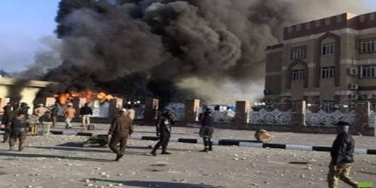 العراق.. 8 جرحى بصفوف قوى الأمن والمتظاهرين في مواجهات ذي قار