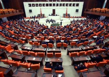 تركيا.. الحكومة تطلب رفع الحصانة عن 9 نواب من الحزب الكردي