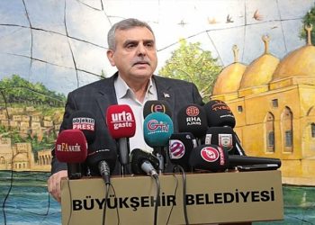 قيادي بحزب العدالة والتنمية يتهم نجل عمدة بلدية بالفساد