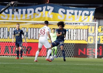 فنربخشه يهزم هاتاي سبور ويواصل تصدر الدوري التركي